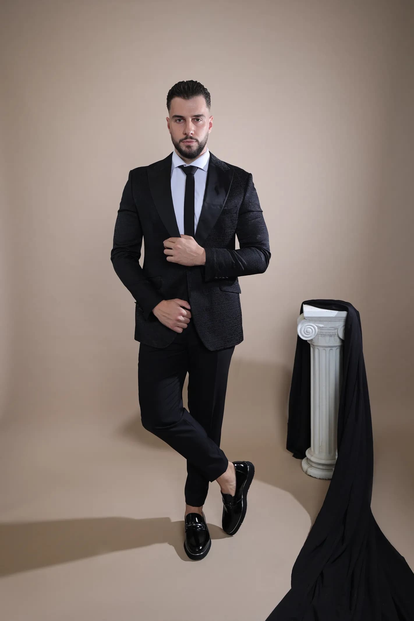 Kostum ceremonial i zi me punim